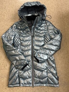 Lightweight Metallic Silver Hooded Puffer Coat - Women